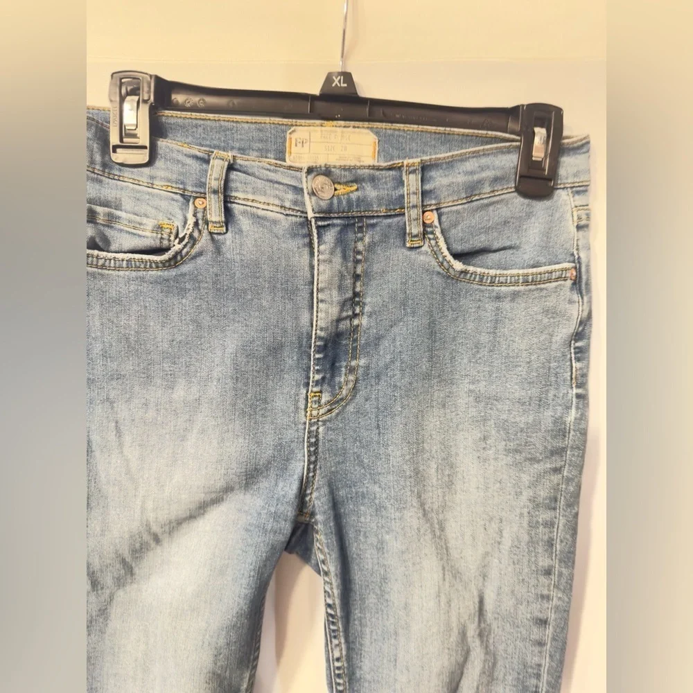 Free People questions leave